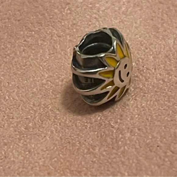 Pandora Sun Charm - Picture 5 of 8